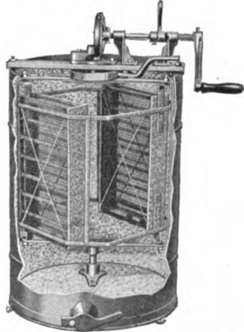 T. W. Cowan of England was responsible for reversible baskets and these were promptly adopted in America.
