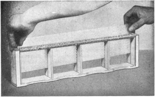 The section spreader holds the split sections open so that a sheet of foundation can be dropped into place.