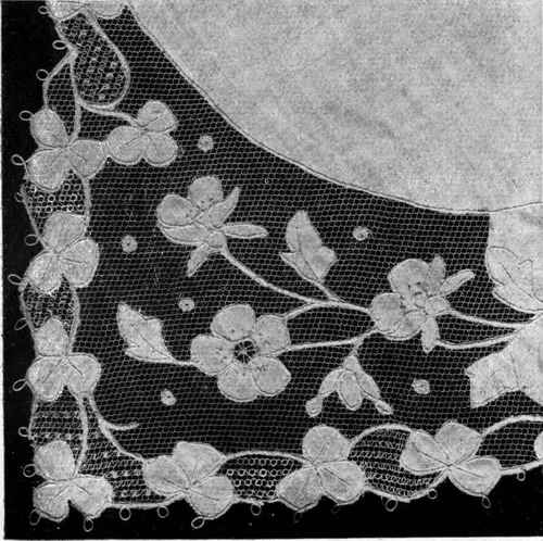 A ROBESPIERRE COLLAR.