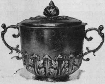 Silver cup and cover, or porringer, with English hallmark for