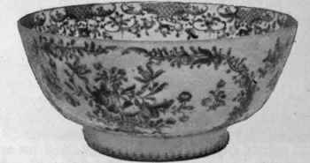 A punch bowl in Chinese Lowestoft