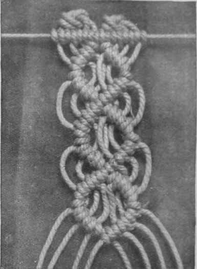 The diamond bar, a beautiful pattern,is made with eight thread, with the 15th, 14th, 13th, 12th, 11th, 10th