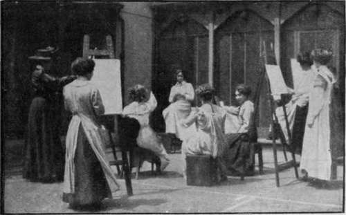 An impromptu sketching class in the courtyard of the St. John's Wood Art Schools during the luncheon