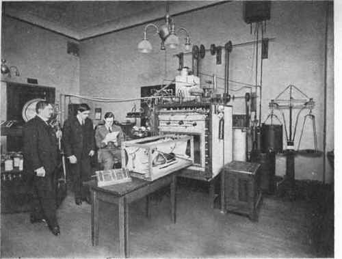 This figure shows a small respiration calorimeter built by H. B. Williams.