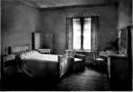 SIMPLE BEDROOM SUITABLE FOR GUEST'S CHAMBER IN COUNTRY HOUSE