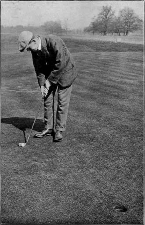 PUTTING: STANCE AND GRIP