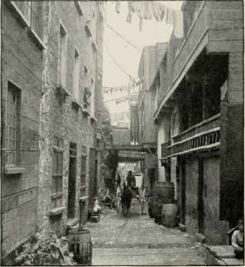 Sous LE Cap Street.